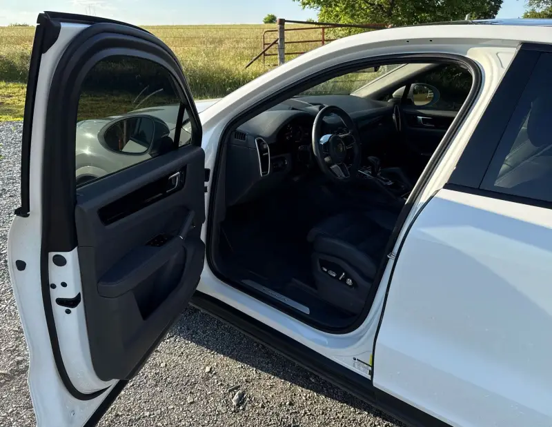 2021 Porsche Cayenne photo 10