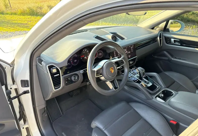 2021 Porsche Cayenne photo 18