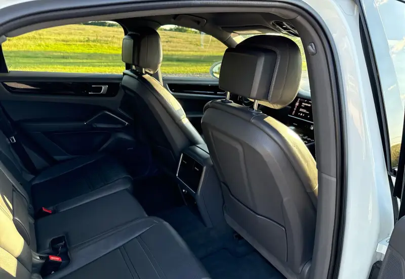 2021 Porsche Cayenne photo 40