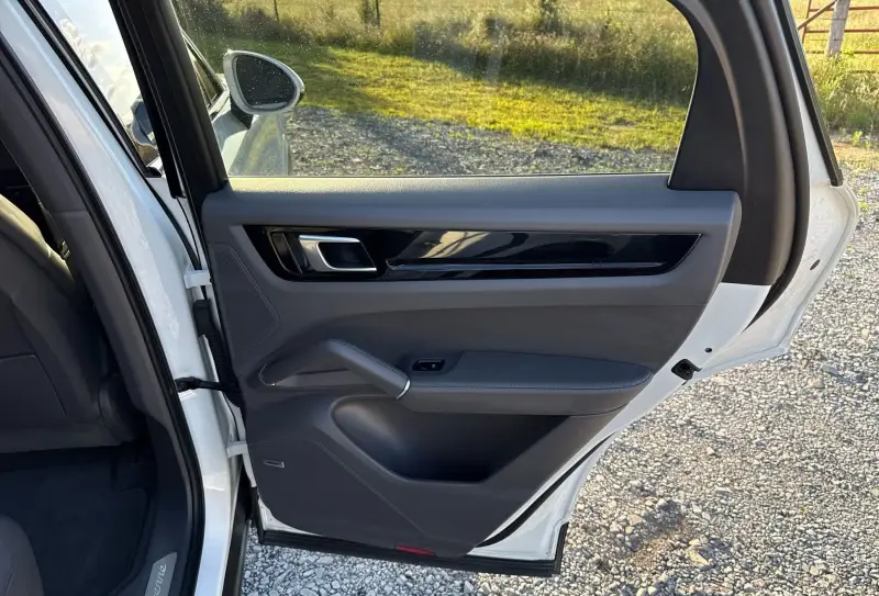 2021 Porsche Cayenne photo 38