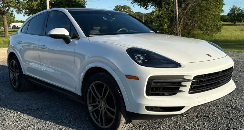 2021 Porsche Cayenne photo 3