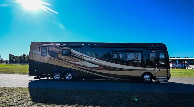 2008 Holiday Rambler Navigator 45 Bismarck IV photo 2