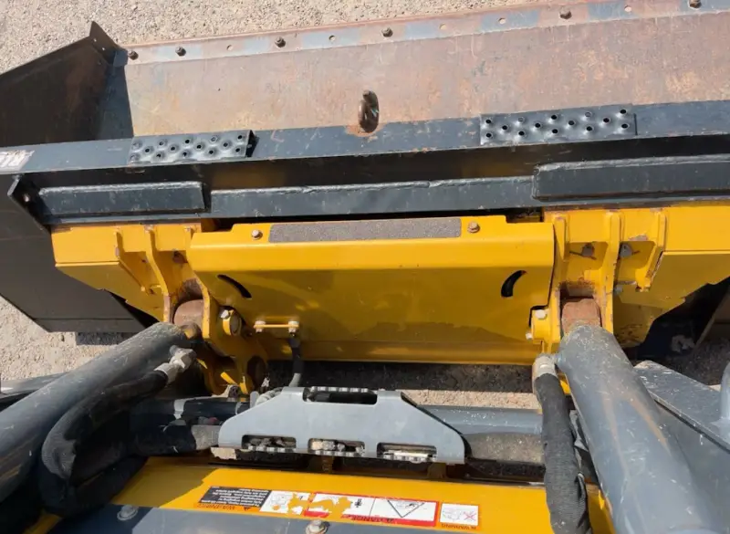 2022 John Deere 317G photo 11