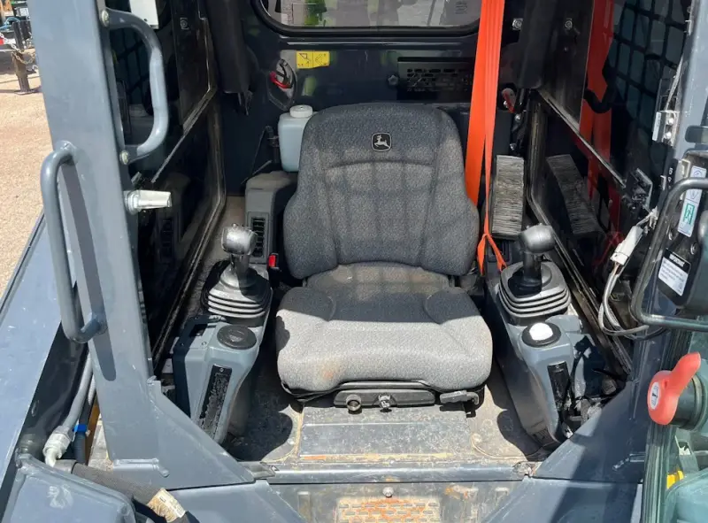 2022 John Deere 317G photo 14