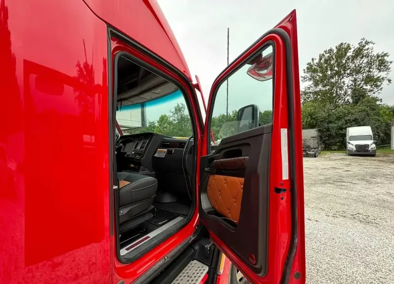 2023 Kenworth T680 photo 23