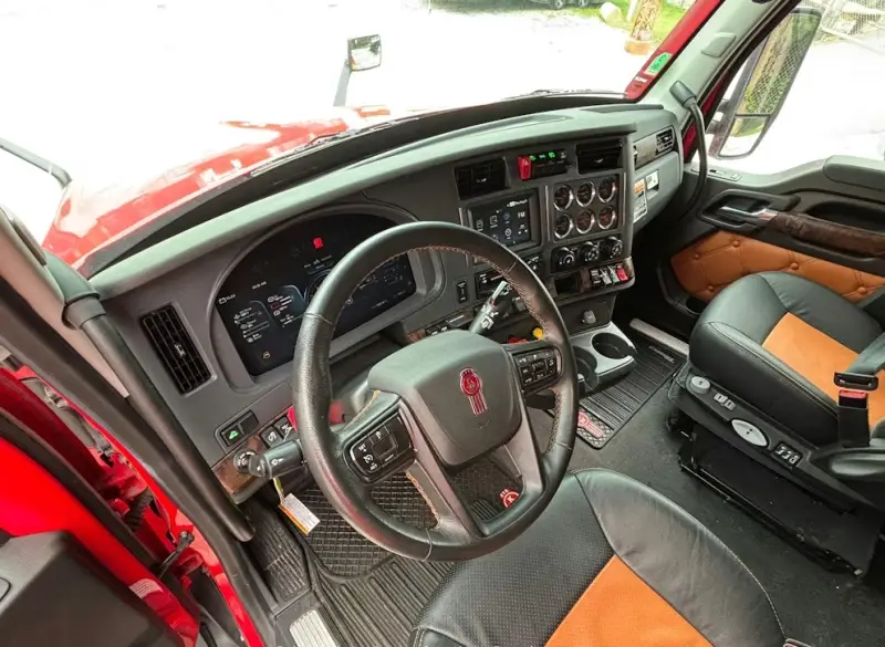 2023 Kenworth T680 photo 16