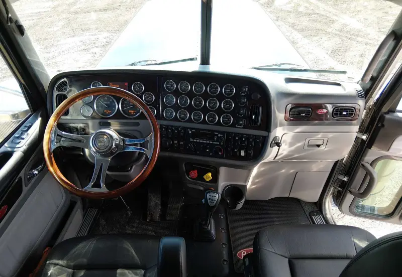 2022 Peterbilt 389 photo 79