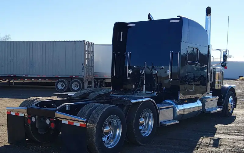 2022 Peterbilt 389 photo 4