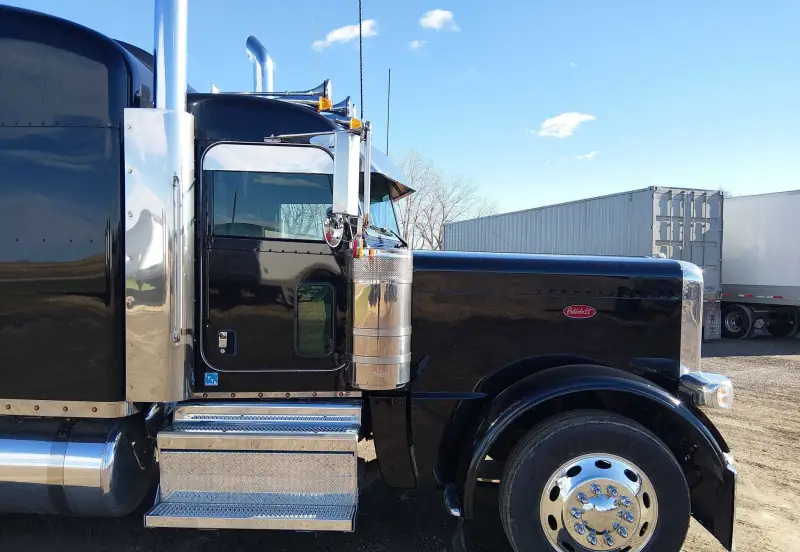 2022 Peterbilt 389 photo 15