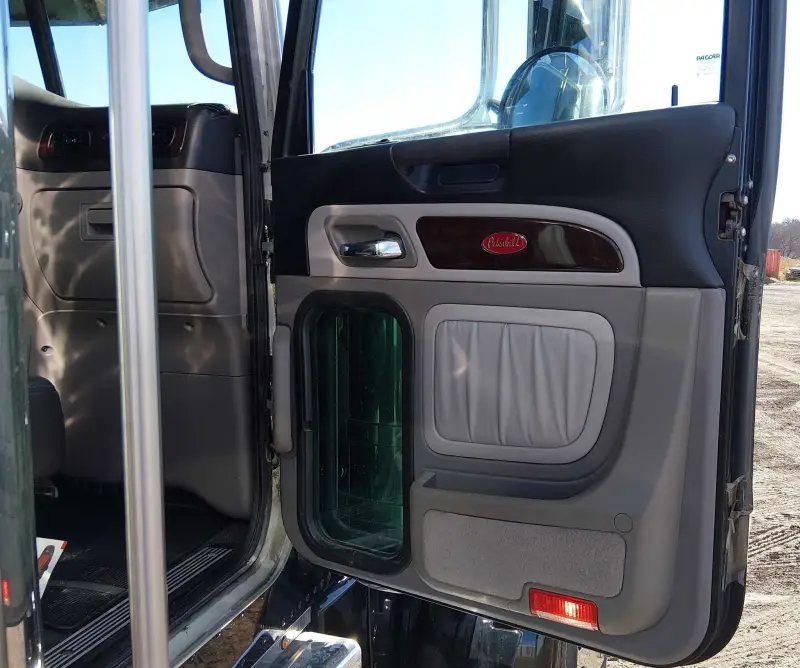 2022 Peterbilt 389 photo 69