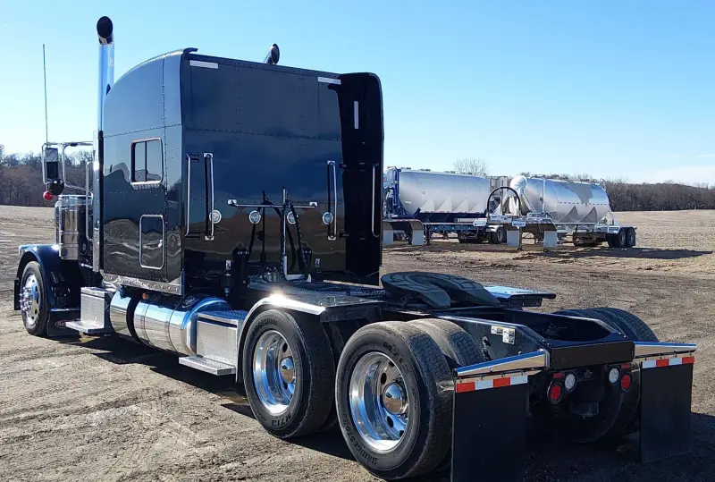 2022 Peterbilt 389 photo 6