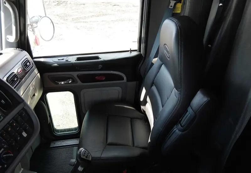 2022 Peterbilt 389 photo 55